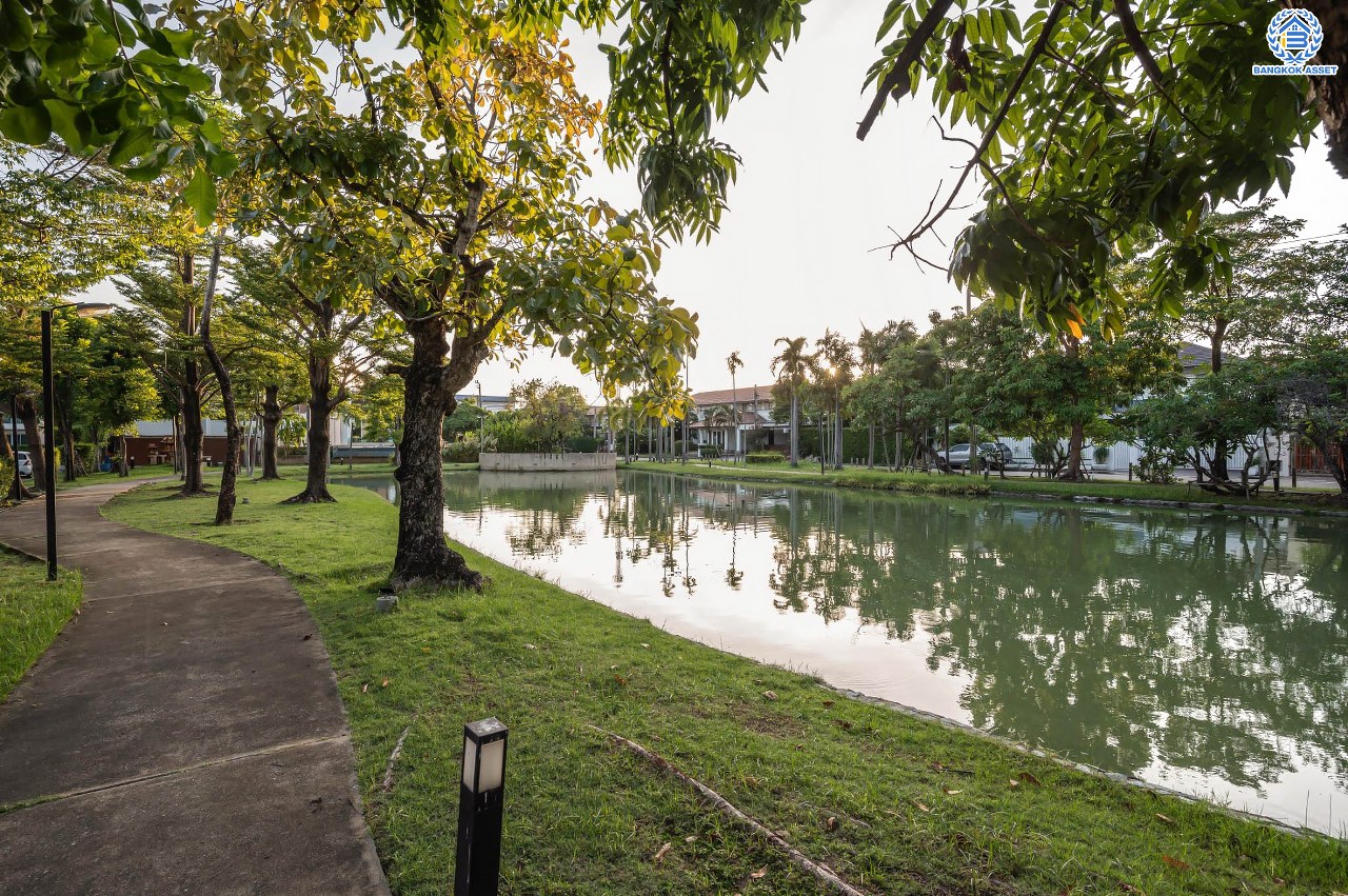 บ้านมือสองตกแต่งใหม่ โครงการ เดอะเวอรีเดียนโฮม กาญจนาภิเษก เนื้อที่กว้าง 75 ตร.ว. ฟังก์ชัน 3 ห้องนอน 4 ห้องน้ำ 1 ห้องอเนกประสงค์ 1 ห้องแม่บ้าน จอดรถได้ 2 จอด บนทำเลดี ติดถนนกาญจนาภิเษก เชื่อมต่อถนนรัตนาธิเบศร์ ถนนนครอินทร์ ถนนกาญจนาภิเษก ใกล้รถไฟฟ้าสายสีม่วง "สถานีตลาดบางใหญ่" และจุดขึ้นทางด่วน "ศรีรัช"...